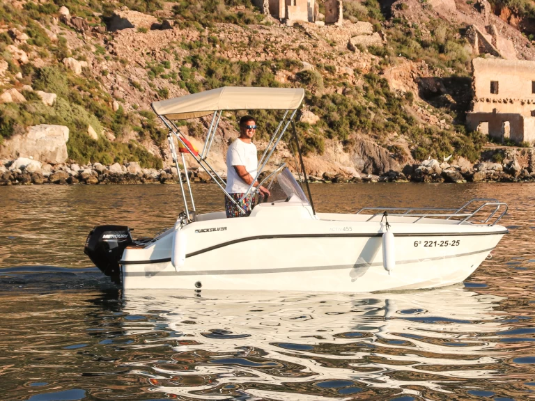 Alquiler Lancha Quicksilver con o sin  título de navegación