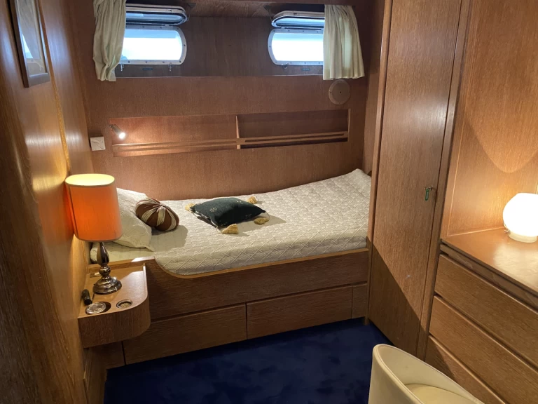 Alquiler de embarcaciones Cantieri Di Pisa Pegasus enVieux Port de Cannes en Samboat