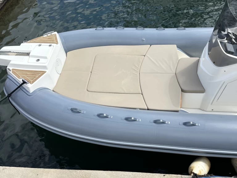 Alquiler Neumática Capelli con o sin  título de navegación