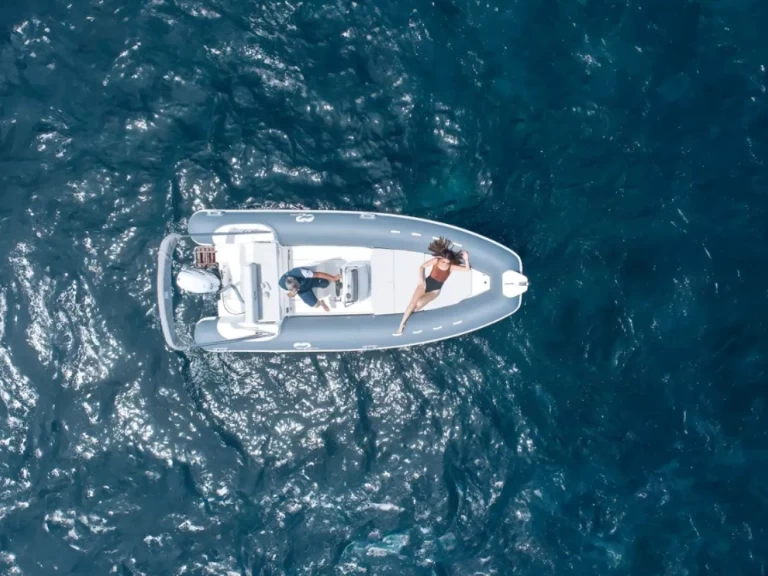 Alquiler Neumática en Marina di Portisco - Kardis Kardis Fox 570