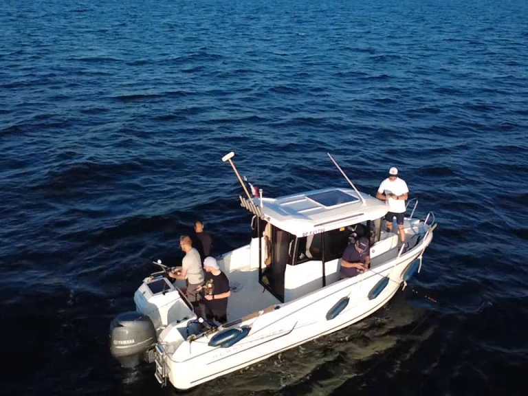 Jeanneau Merry Fisher 695 Marlin de alquiler a Dieppe