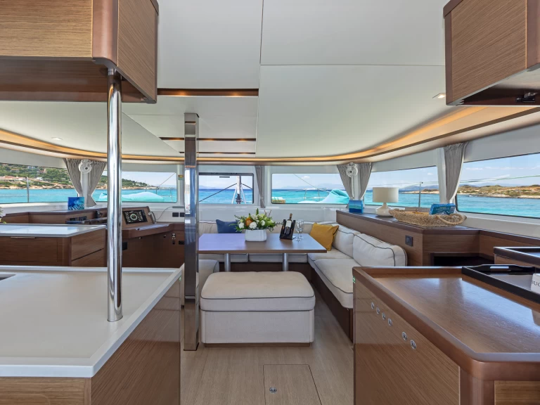 Catamarán para alquilar Álimos al mejor precio