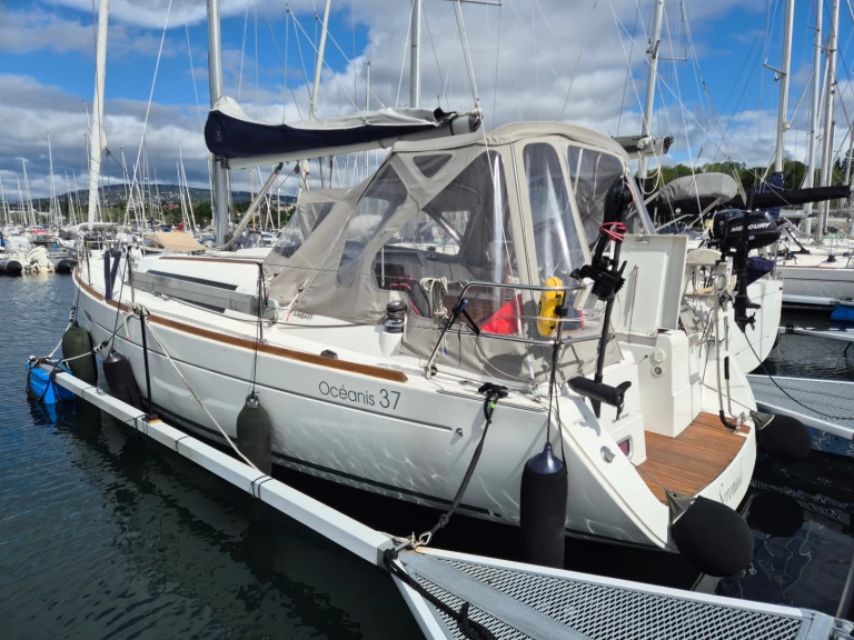 Bénéteau Oceanis 37 de alquiler a Hjellestad