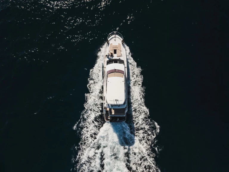 Alquiler de Yate de lujo, con o sin patrón Jeanneau Podstrana