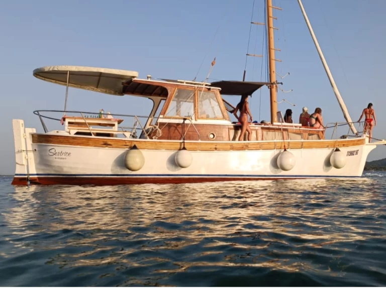 Alquiler de Custom Made Leut en Biograd na Moru