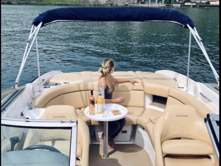 Alquiler Lancha Rinker con o sin  título de navegación