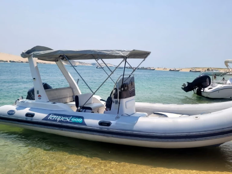 Alquiler de embarcaciones Capelli Tempest 600 enGrand Piquey en Samboat