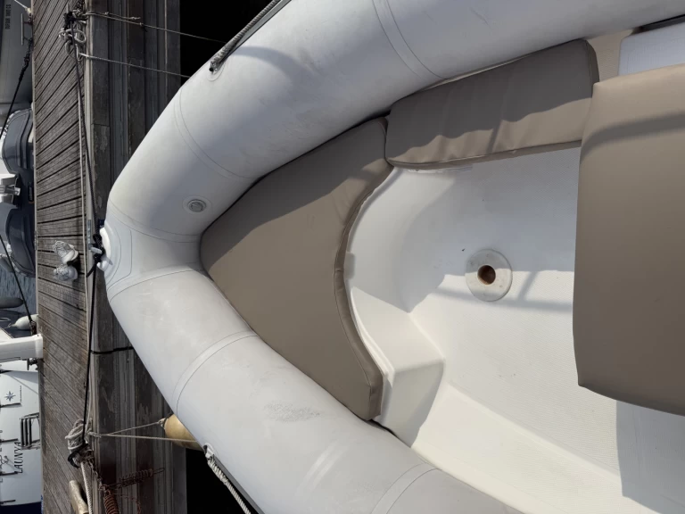 Alquiler de barcos Saint-Raphaël barato de Explorer 620