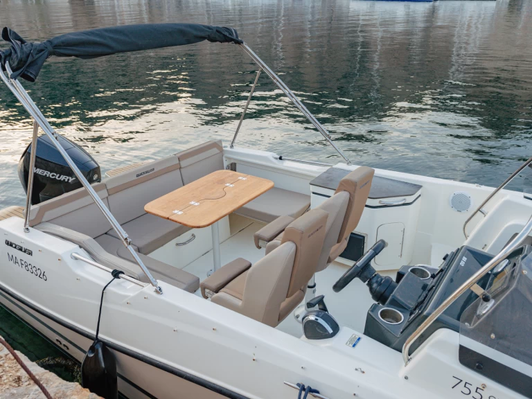 Alquiler de barcos Marsella barato de Activ 755 Sundeck