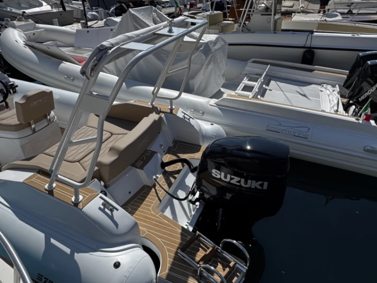 Neumática para alquilar Nápoles al mejor precio