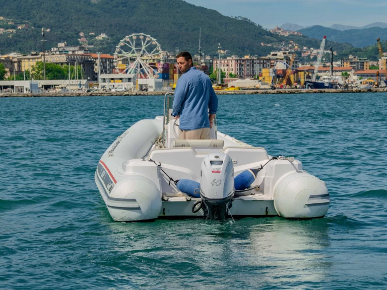Alquiler Neumática Selva-Marine con o sin  título de navegación