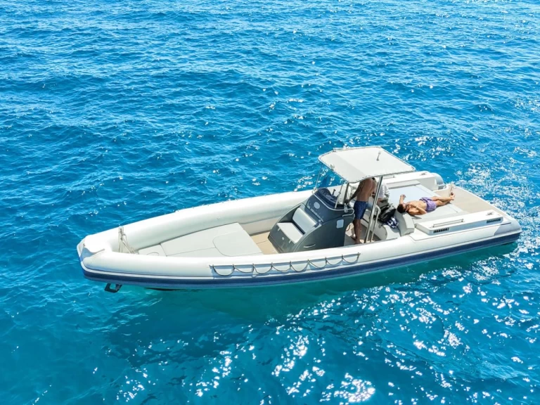 Alquiler de Neumática, con o sin patrón Top Marine Lerici