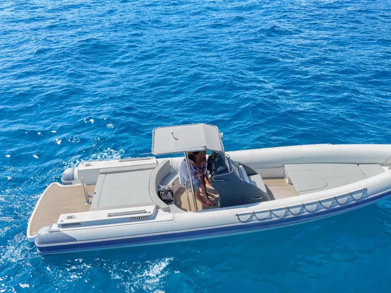 Alquiler Neumática Top Marine con o sin  título de navegación