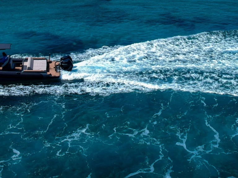  Rock Marine 36 de alquiler a Anávyssos