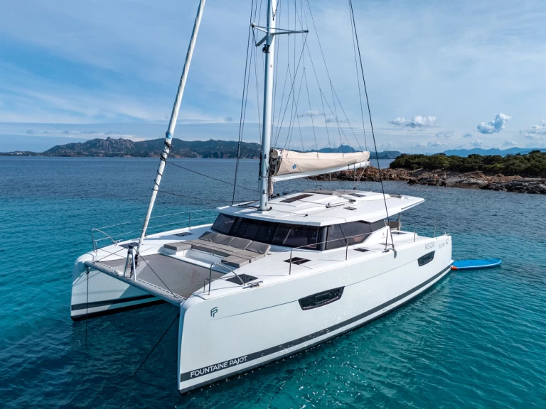 Alquiler de Catamarán, con o sin patrón Fountaine Pajot Cannigione