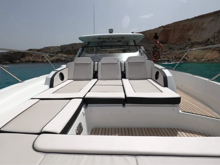 Alquiler de embarcaciones Jeanneau cap camarat 12.5WA enSan Julián en Samboat