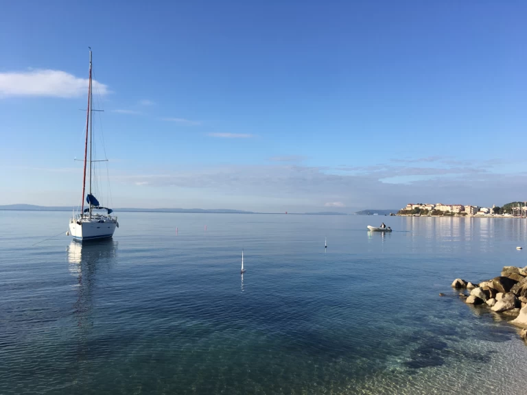 Alquiler de Bénéteau Oceanis 373 en Vis
