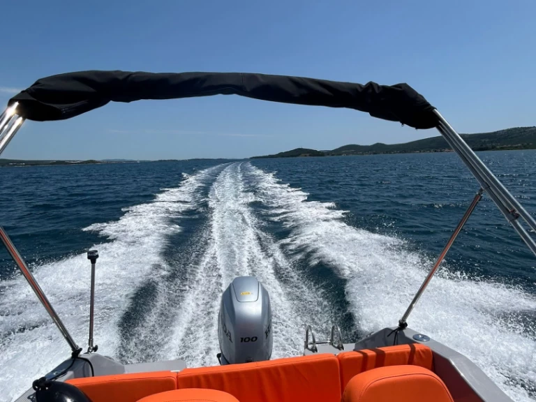 Alquiler de Lancha, con o sin patrón Quicksilver Kukljica