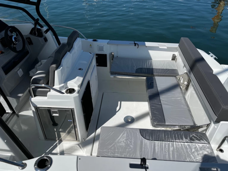 Alquiler de Jeanneau Cap Camarat 7.5 WA en Port la Forêt