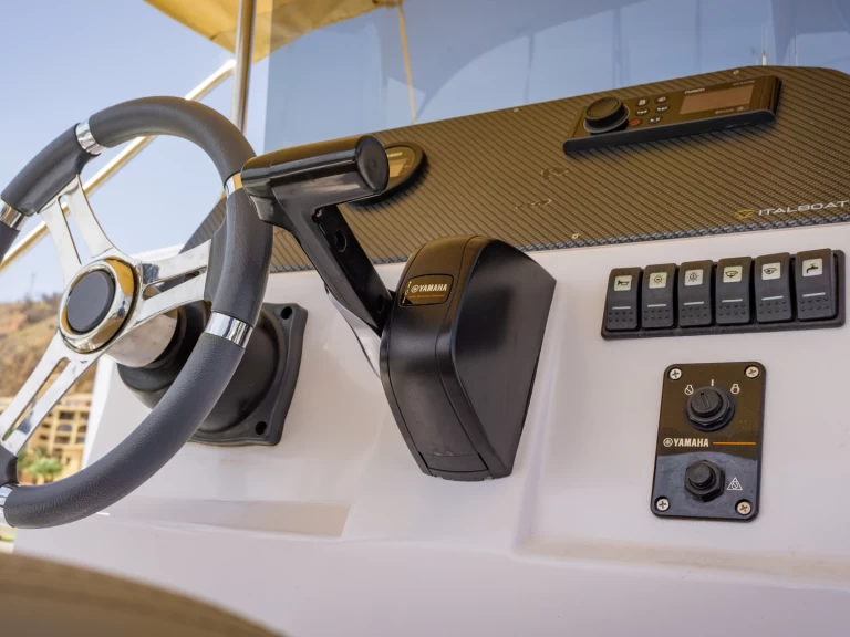 Alquiler de barcos Altea barato de Predator 600P