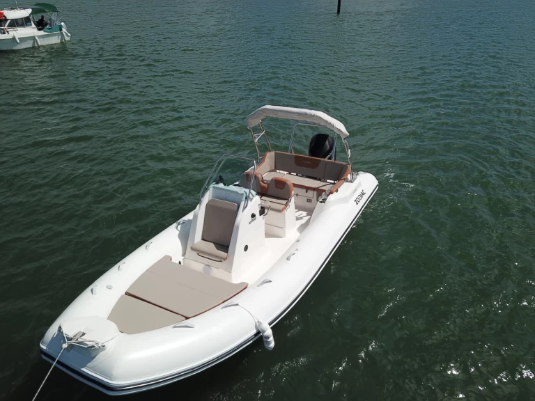 Zodiac Medline 6.8 de alquiler a Arcachon