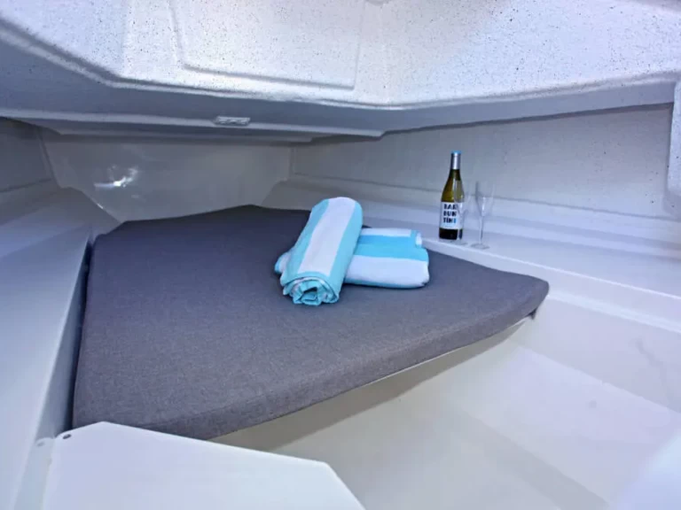 Alquiler Lancha Abaris con o sin  título de navegación