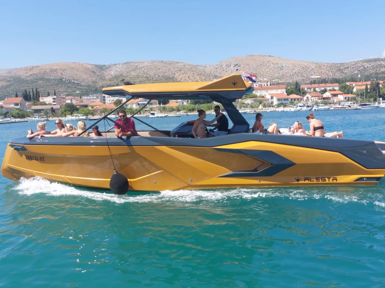 Alquiler de Alesta Marine Raptor parasailing en Split