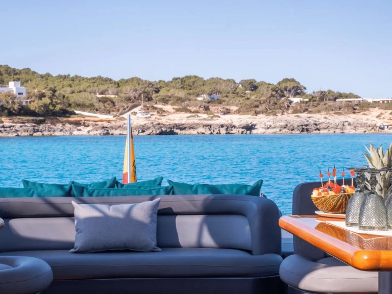 Alquiler de embarcaciones Baia Panther 80 enIbiza (Ciudad) en Samboat