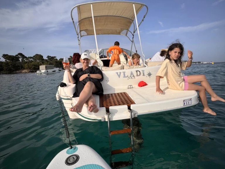 Alquiler de Jeanneau Cap Camarat 705 en Villeneuve-Loubet