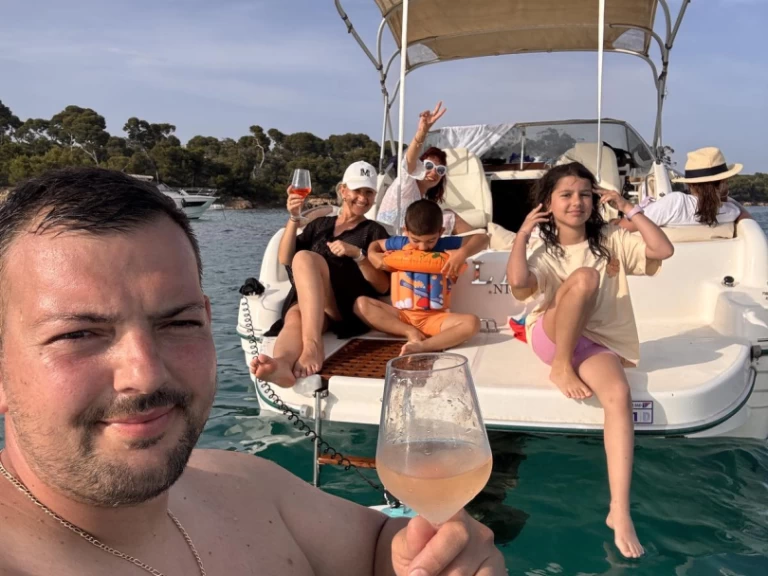 Alquiler de barcos Villeneuve-Loubet barato de Cap Camarat 705