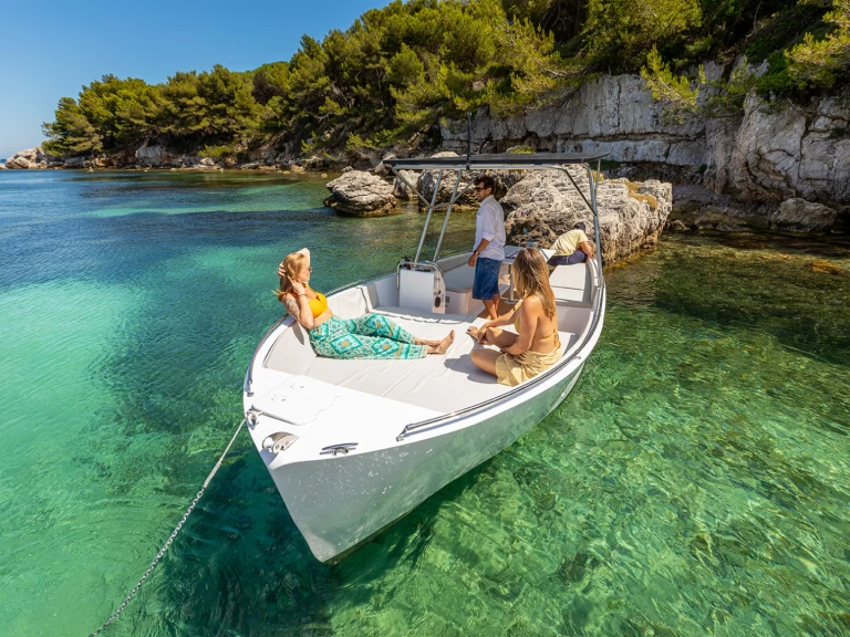 Lancha para alquilar Port Pierre Canto al mejor precio