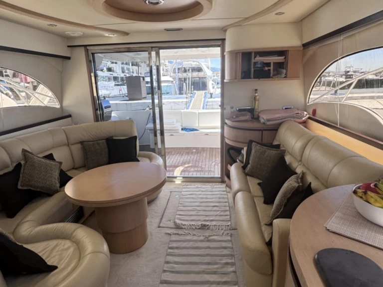 Alquiler de Astondoa Astondoa 44 Fly en Puerto Banús