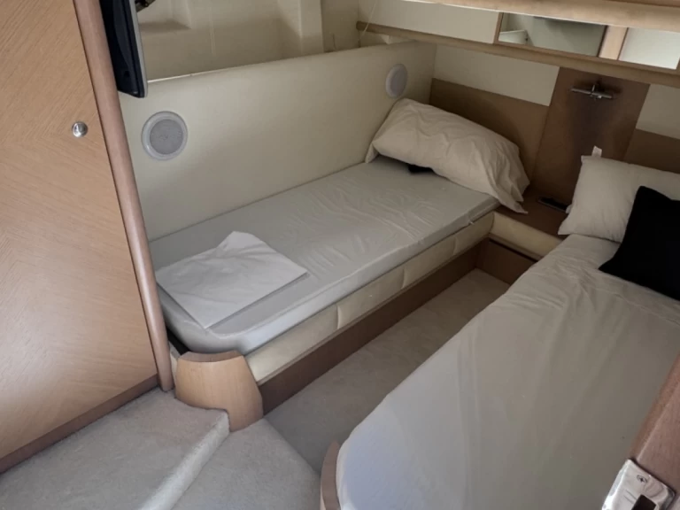 Alquiler de barcos Puerto Banús barato de Astondoa 44 Fly