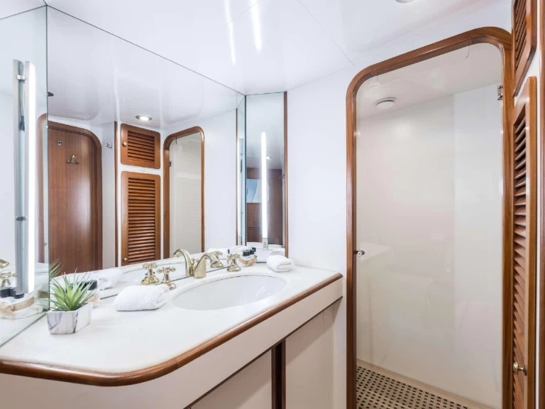 Alquiler de Yate de lujo, con o sin patrón Lagoon Ibiza (Ciudad)