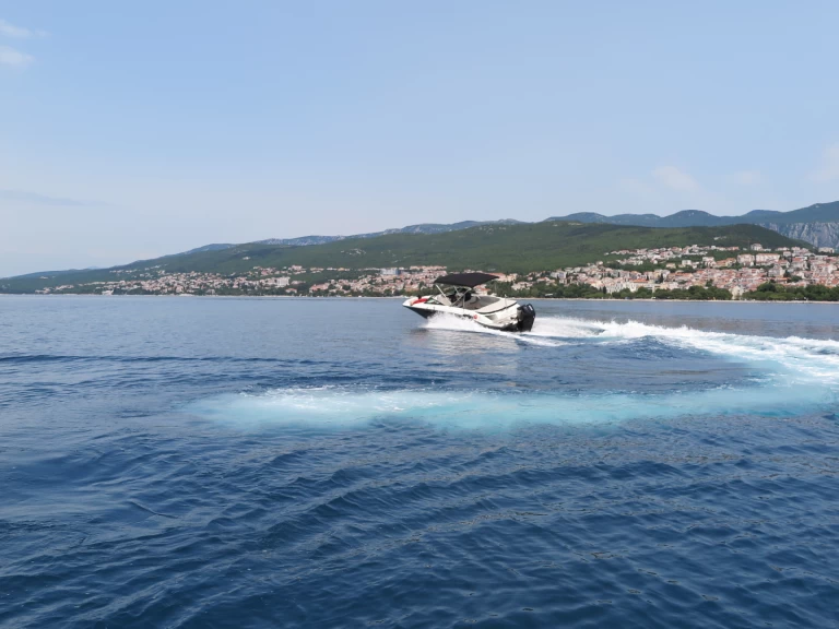 Alquiler de embarcaciones Sea Ray Sea Ray SPX 210 enCrikvenica en Samboat
