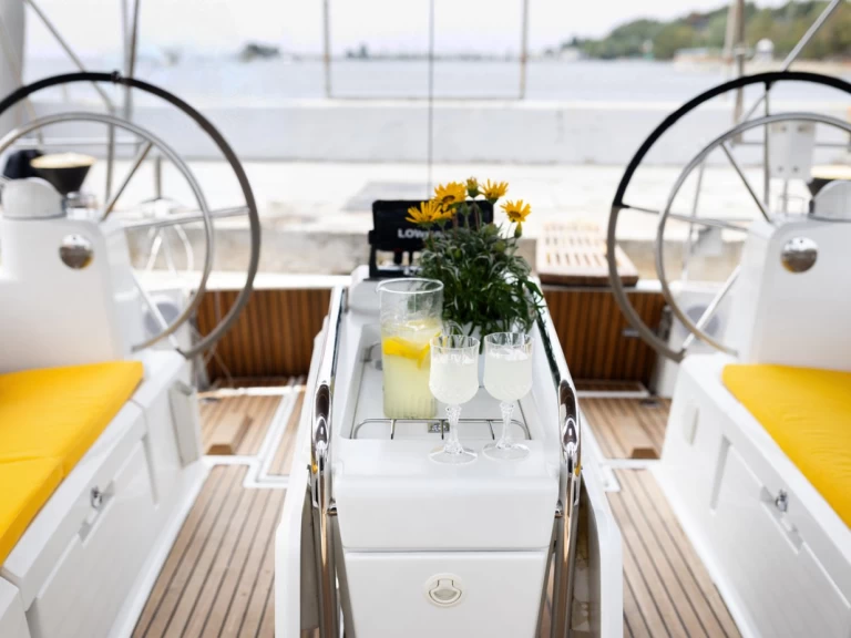 Alquiler Velero Jeanneau con o sin  título de navegación