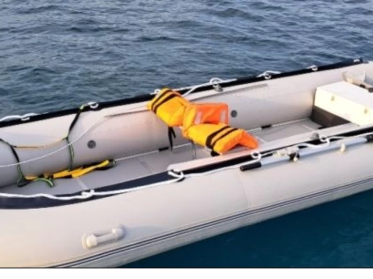 Aqua-Marina Deluxe 350 de alquiler a La Ciotat