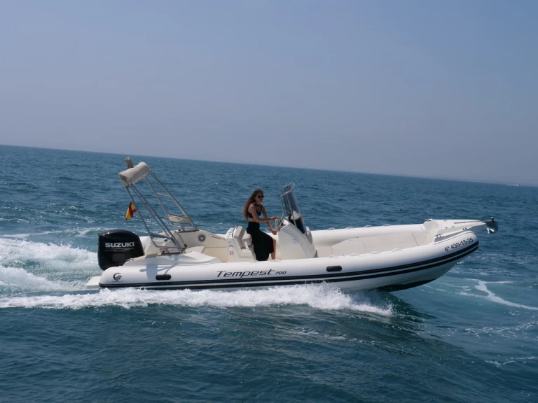 Alquiler de Capelli Tempest 700 en Empuriabrava