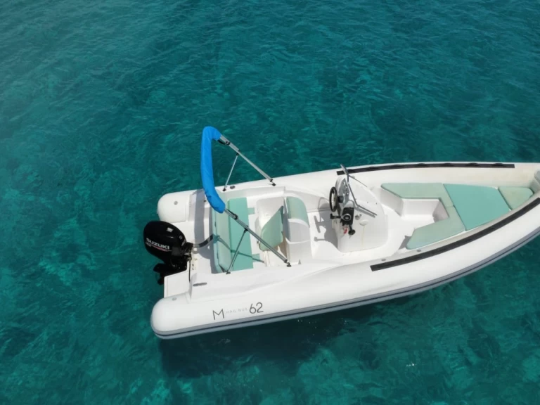 Alquiler Neumática Magnus con o sin  título de navegación