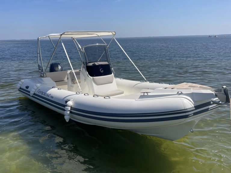 Alquiler de Capelli Tempest 700 Sun en Biscarrosse