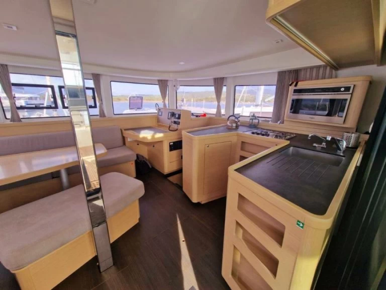 Alquiler Catamarán Lagoon con o sin  título de navegación