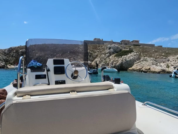 Alquiler Neumática Zodiac con o sin  título de navegación