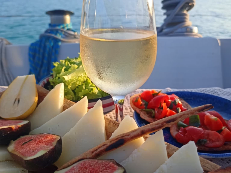 Alquiler Velero Comar con o sin  título de navegación