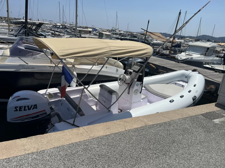 Alquiler de Selva D570FB en Sainte-Maxime