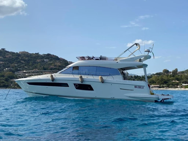 Alquiler Yate de lujo Prestige con o sin  título de navegación
