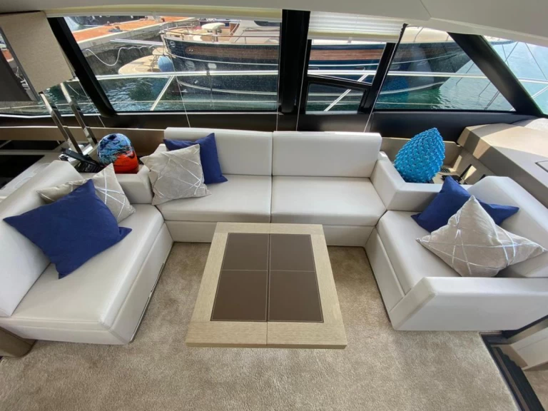 Alquiler de Yate de lujo, con o sin patrón Prestige Capo d'Orlando