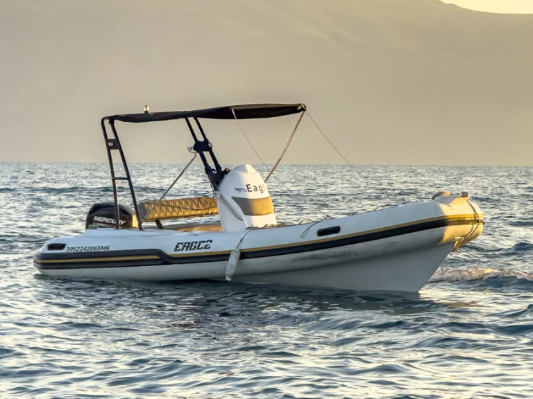 Alquiler Neumática Eagle con o sin  título de navegación