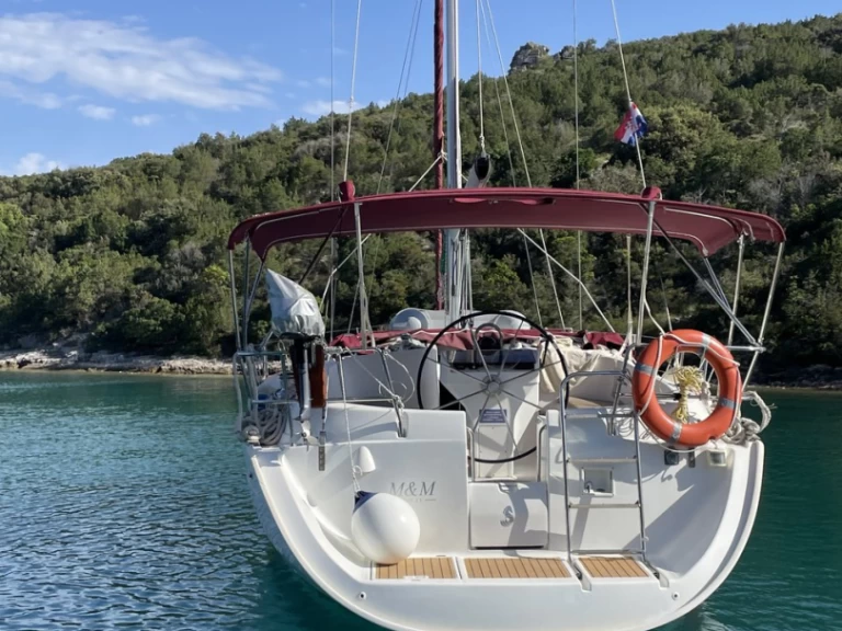 Alquiler de Bénéteau Oceanis 411 Celebration en Omiš