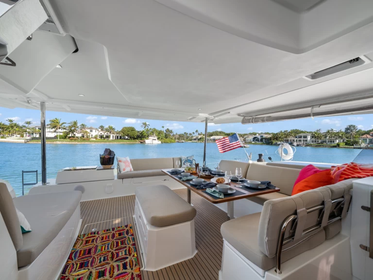 Alquiler Catamarán Fountaine Pajot con o sin  título de navegación