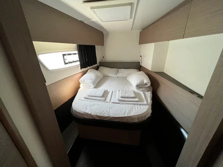 Alquiler de Catamarán, con o sin patrón Fountaine Pajot Pula